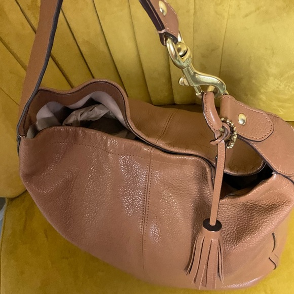 COACH Avery Tan Pebble Leather Hobo Shoulder Bag with Gold Hardware MSRP $398! - Picture 4 of 16